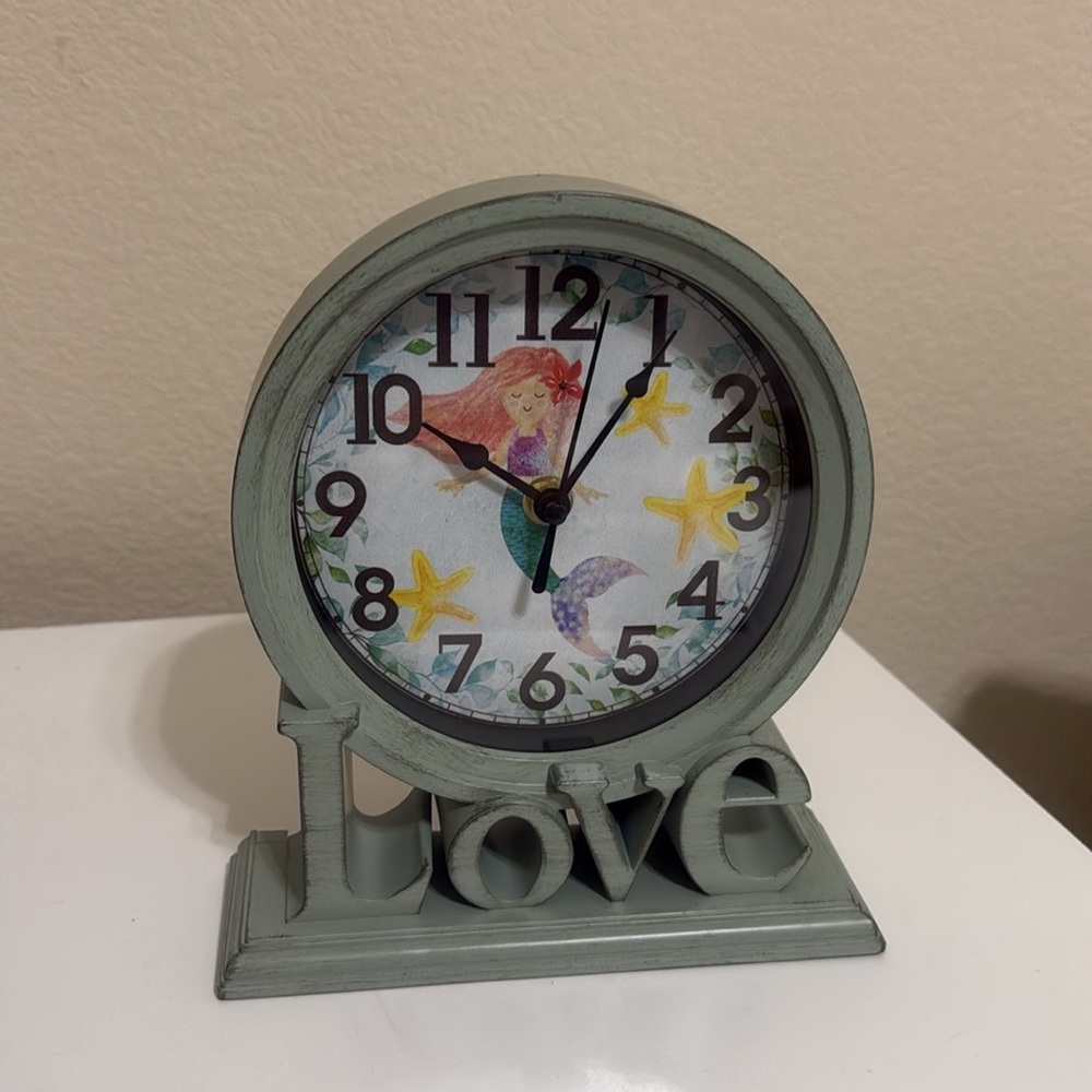Mermaid Love Clock - Gray